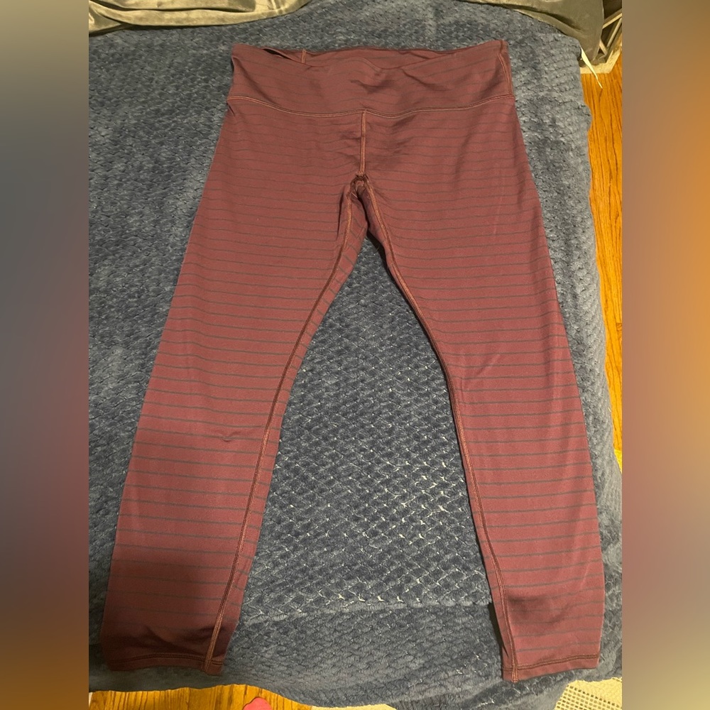 Gap maroon striped blackout 7/8 leggings L